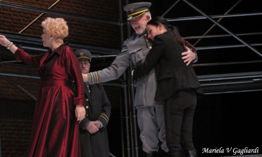 El luto le sienta a Electra10