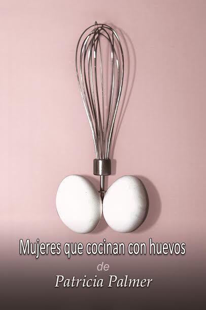 mujeres que cocinan con huevos