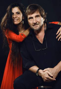 Poemas y canciones en la multitud